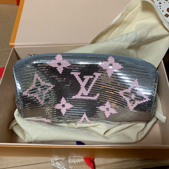1️⃣3️⃣0️⃣0️⃣ Brand new authentic Louis Vuitton pouchette - Picture 7 of 9